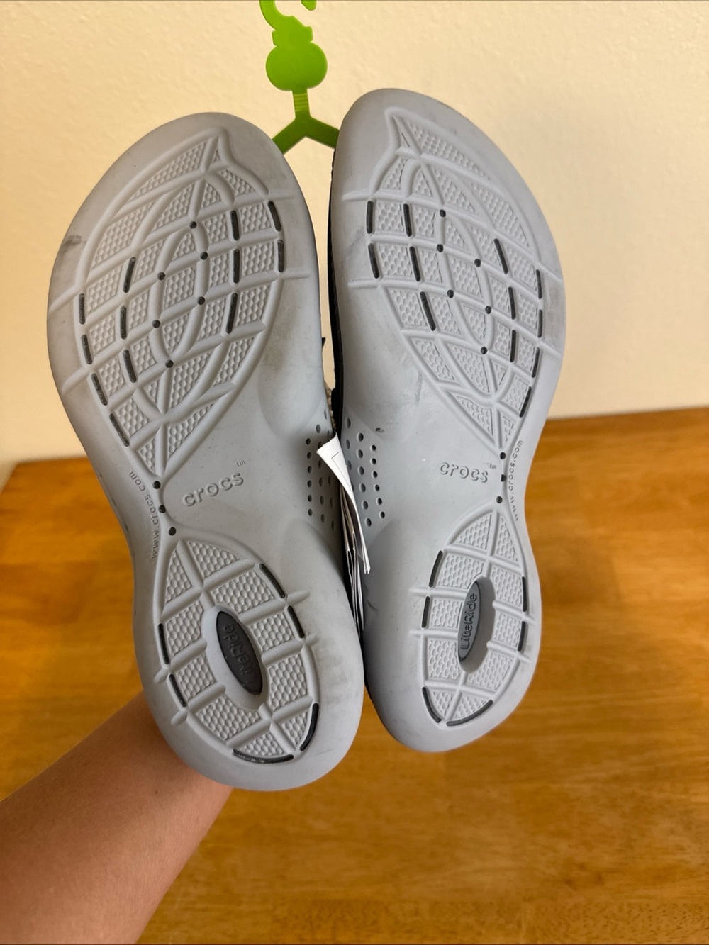 Crocs LiteRide 360 Pacer W Black Sneakers Womens Size 7 NEW - Picture 5 of 6